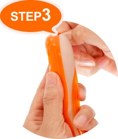 STEP3：ソーセージの先端をむくように取り出します