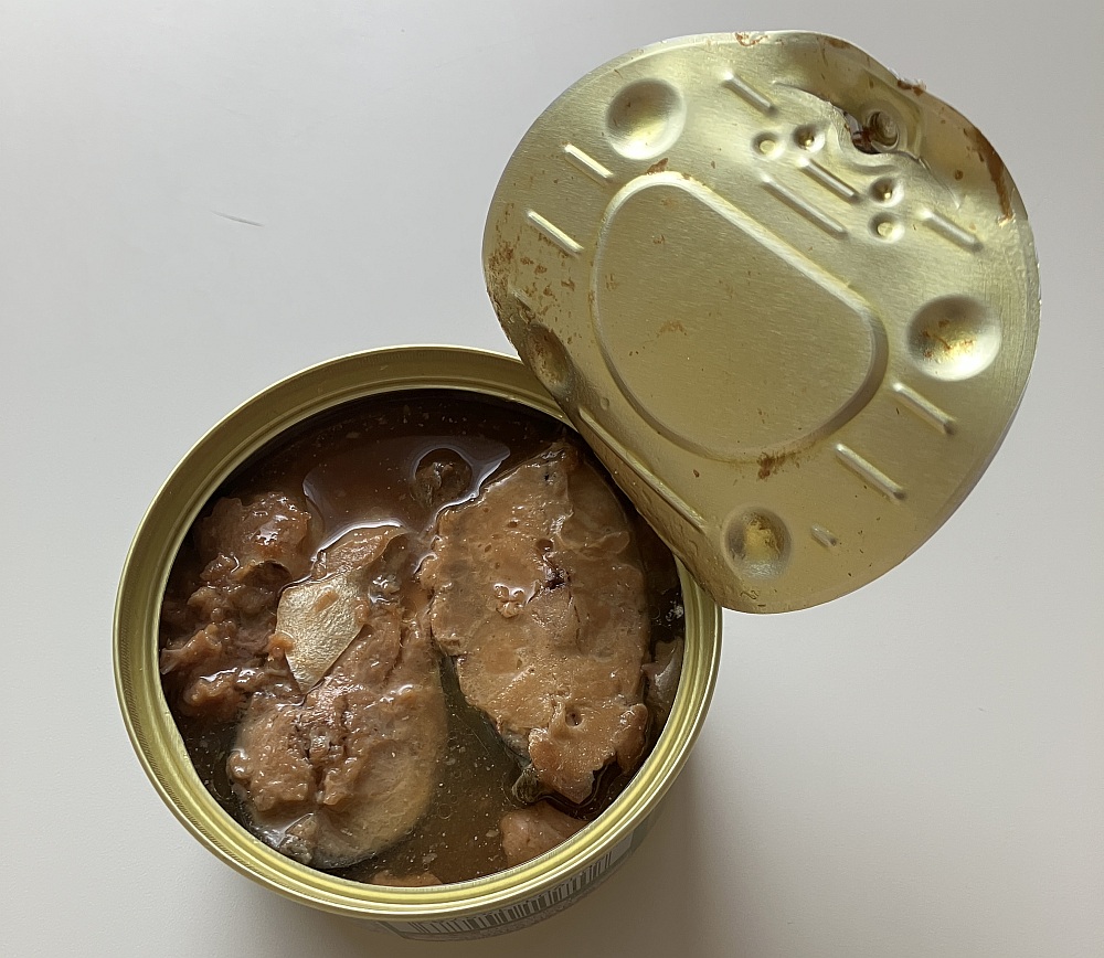 開けた缶詰（上から）