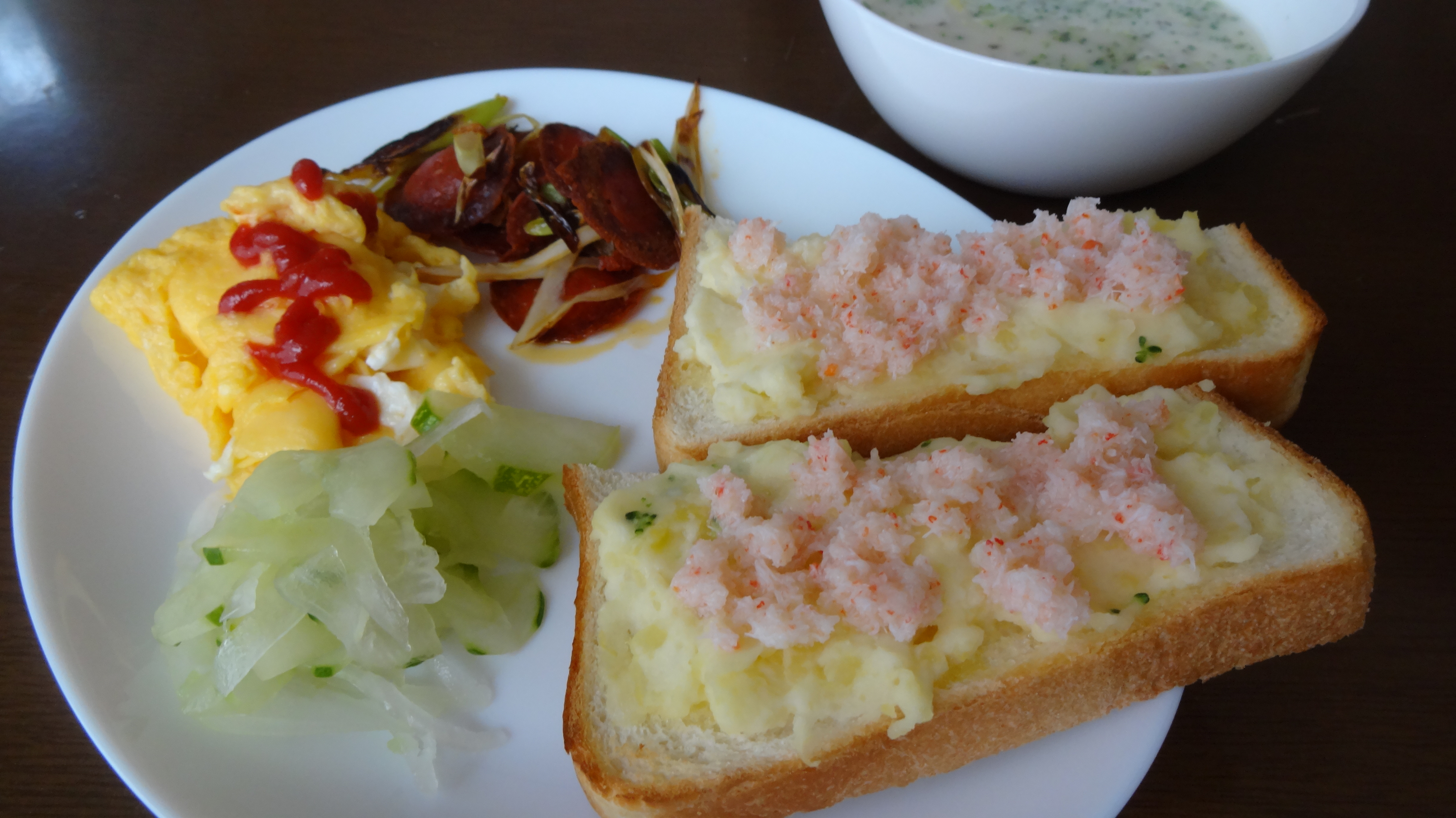 かに缶とマッシュポテトのオープントースト