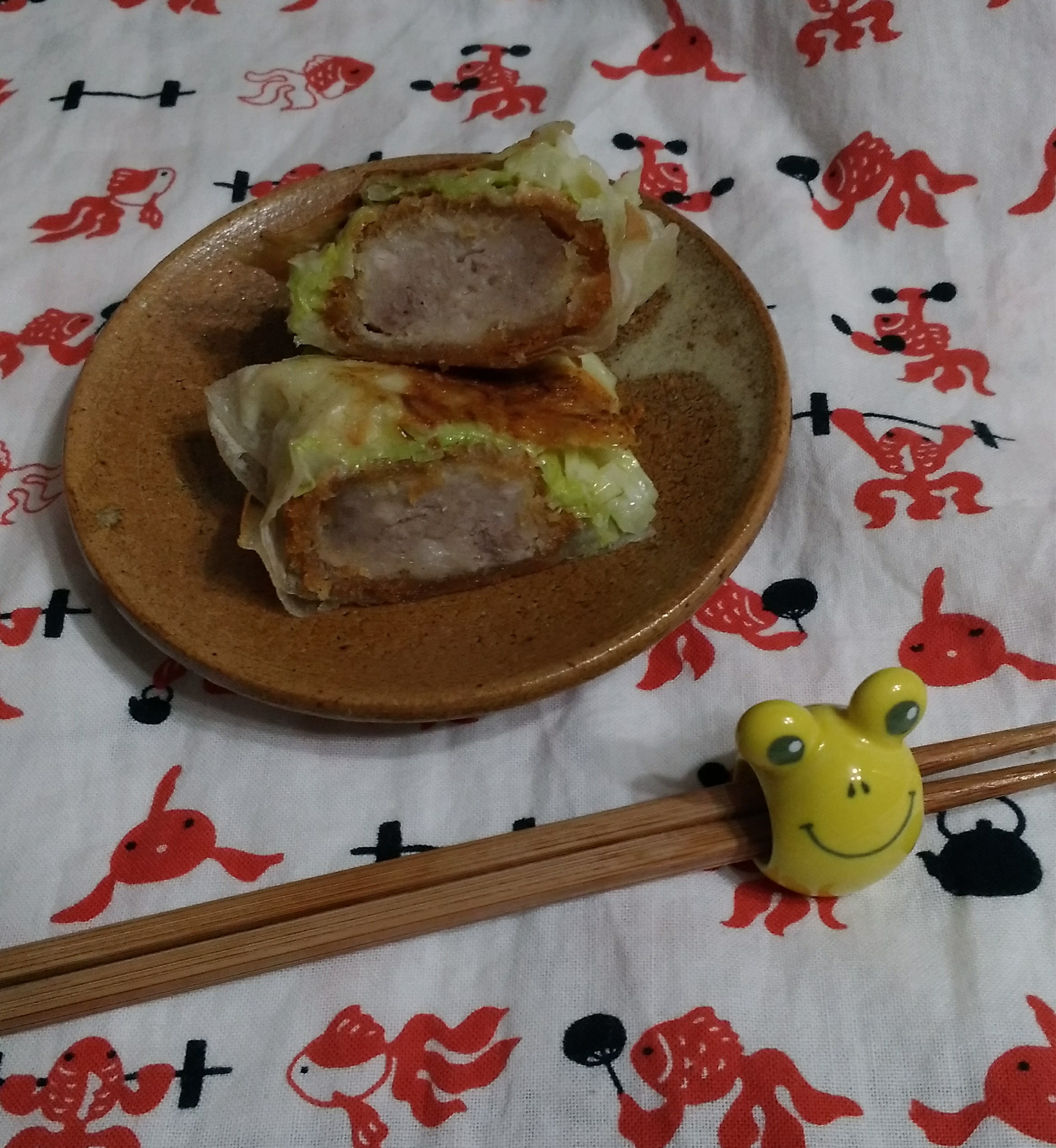 ガブッと分厚いとんかつ春巻き