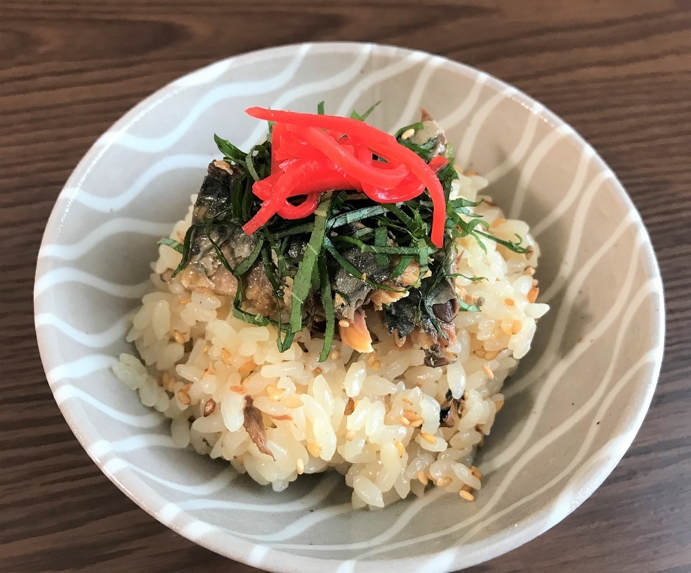 ゴマ香る、さば照焼きの散らし寿司風炊き込みご飯