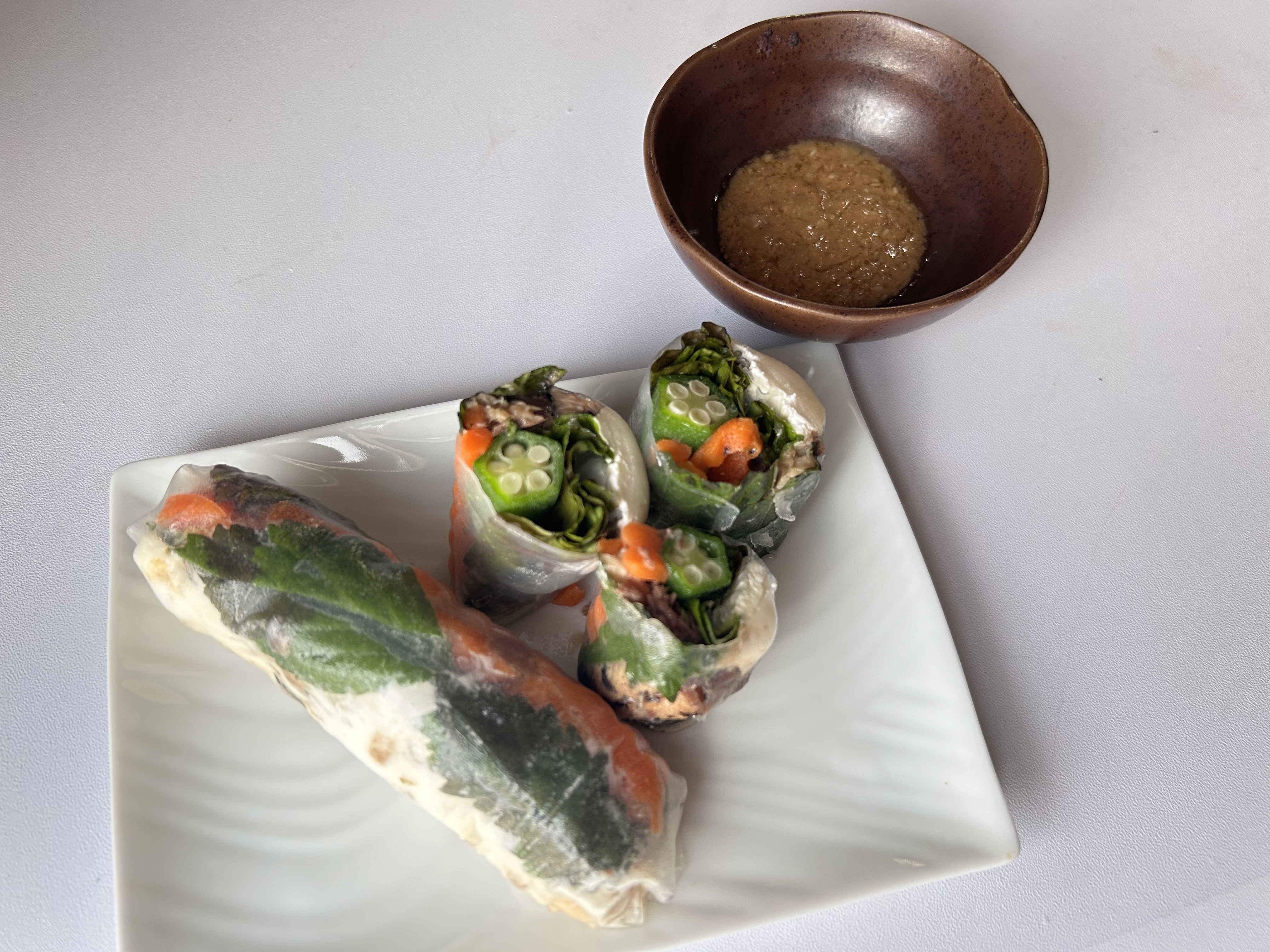 カラフル野菜とさばのクリームチーズ春巻〜さっぱりゴマ味噌だれ添〜