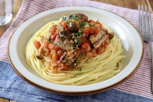 いわし水煮 食塩不使用でトマトソースパスタ