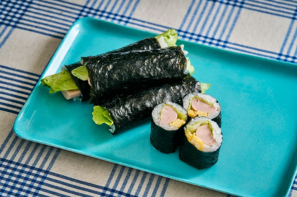 おさかなソーセージのスティックサラダのり巻き