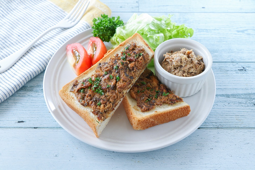 さばみそ煮のペーストトースト
