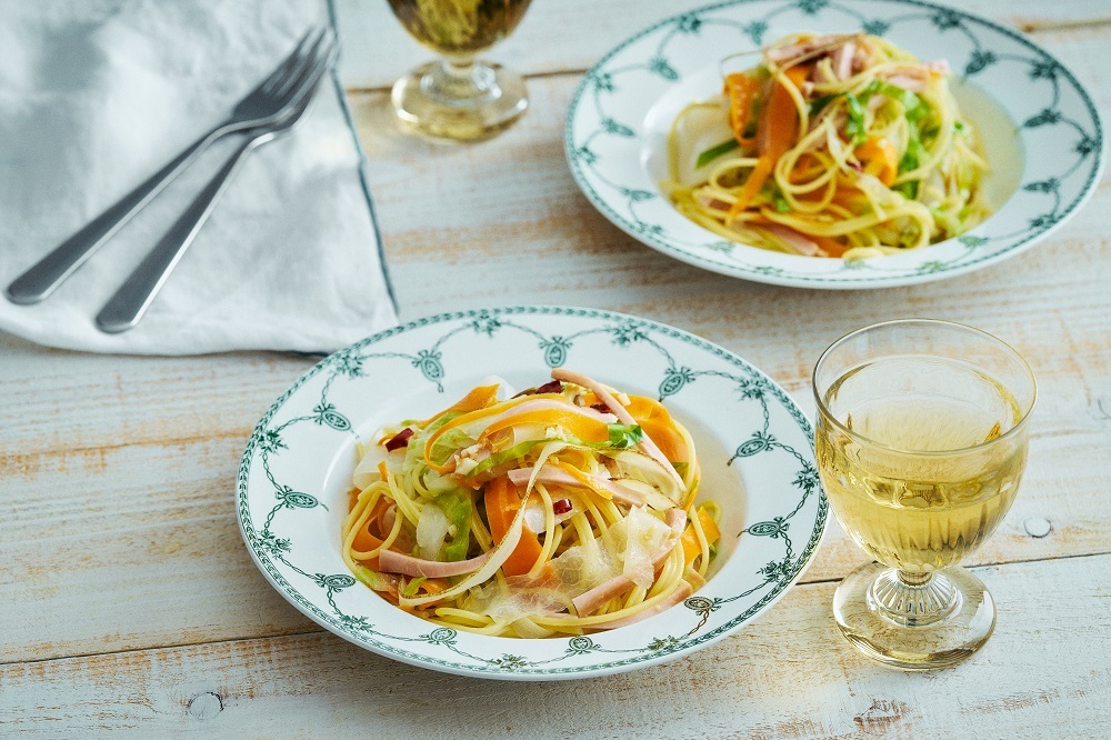 ひらひら野菜とソーセージのかさ増しペペロンチーノ｜Oishiine